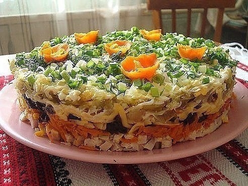 Слоёный салат с черносливом "Ночка" на новый год