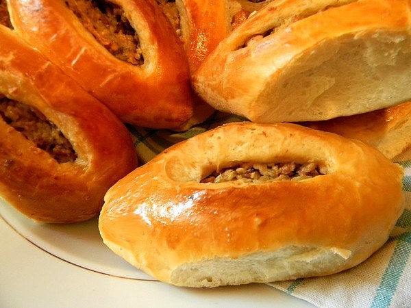 ЧЕСНОЧНО-МЯСНЫЕ ПИРОЖКИ ЧЕСНОЧНО-МЯСНЫЕ ПИРОЖКИ