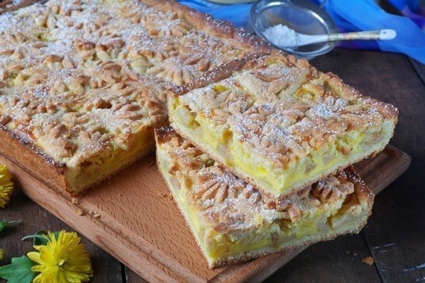 Яблочный песочный пирог - нежная основа и чуть хрустящий верх. Яблочный песочный пирог - нежная основа и чуть хрустящий верх.