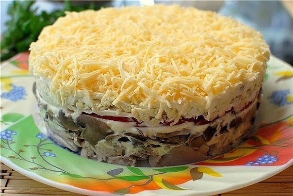 Очень вкусный салат с шампиньонами и курицей, прекрасно дополнит ваше меню. Очень вкусный салат с шампиньонами и курицей, прекрасно дополнит ваше меню.
