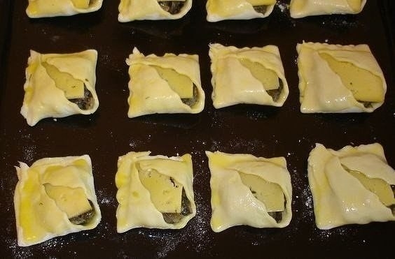 ЗАКУСОЧНЫЕ ПИРОЖКИ С ГРИБАМИ С СЫРОМ ЗАКУСОЧНЫЕ ПИРОЖКИ С ГРИБАМИ С СЫРОМ