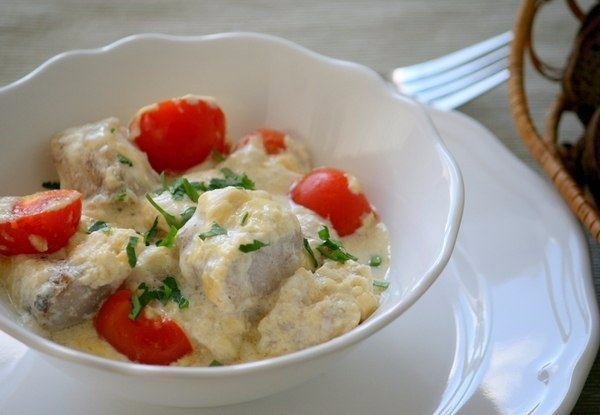 Треска запечённая с сыром и томатами