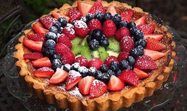 Фруктовый пирог с маскорпоне, миндалем и ягодами Фруктовый пирог с маскорпоне, миндалем и ягодами