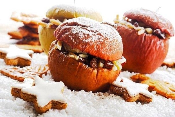 Яблоки, запеченные с сухофруктами Яблоки, запеченные с сухофруктами