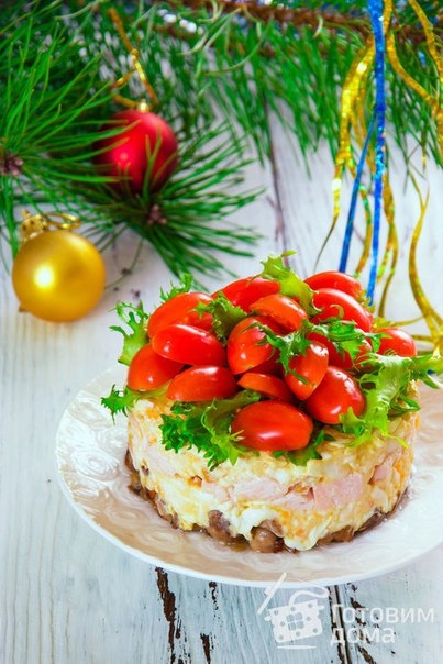 Салат с копченой курицей и помидорами "Яркий праздник" Салат с копченой курицей и помидорами "Яркий праздник"