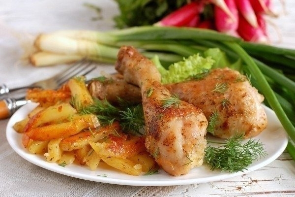КАРТОФЕЛЬ С КУРОЧКОЙ В МУЛЬТИВАРКЕ КАРТОФЕЛЬ С КУРОЧКОЙ В МУЛЬТИВАРКЕ