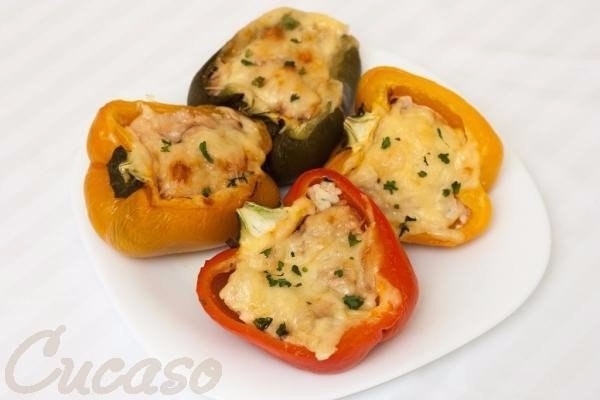 Лодочки из перца, фаршированные куриным филе Лодочки из перца, фаршированные куриным филе
