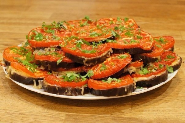 БАКЛАЖАНЫ КРУЖОЧКАМИ С ПОМИДОРАМИ И СЫРОМ!