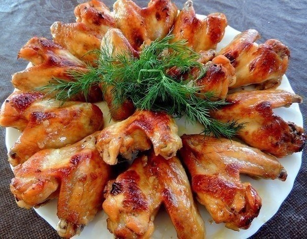 КУРИНЫЕ КРЫЛЫШКИ В МЕДОВОМ СОУСЕ:) КУРИНЫЕ КРЫЛЫШКИ В МЕДОВОМ СОУСЕ:)