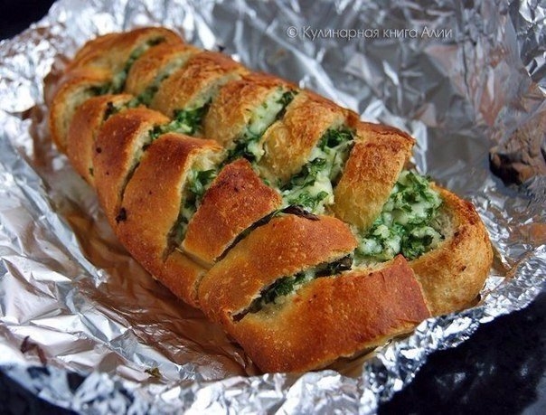 Простая закуска- хрустящий батон с сыром и чесноком Простая закуска- хрустящий батон с сыром и чесноком