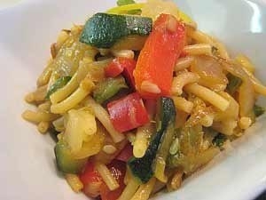Макароны с овощами в микроволновке