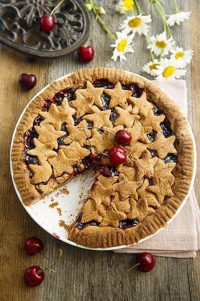 Линцский торт с вишней (Linzer Torte mit Kirschen). Линцский торт с вишней (Linzer Torte mit Kirschen).
