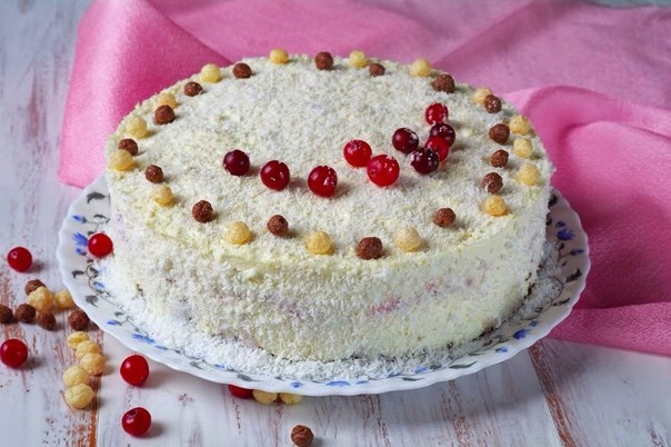 Клюквенно-кокосовый торт Ингредиенты: Для бисквита Яйца куриные — 2 шт. Желток — 1 шт. Белок — 1 шт. Клюквенно-кокосовый торт Ингредиенты: Для бисквита Яйца куриные — 2 шт. Желток — 1 шт. Белок — 1 шт.