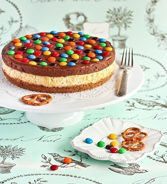 Шоколадный мусс+соленые крендельки+M&Ms = Чизкейк Шоколадный мусс+соленые крендельки+M&Ms = Чизкейк