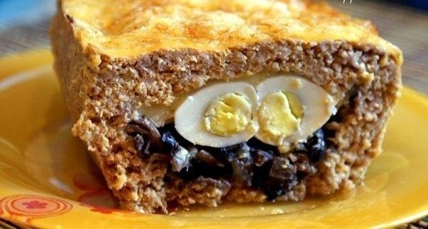 Рецепт: Мясной кекс с грибами и перепелиными яйцами Рецепт: Мясной кекс с грибами и перепелиными яйцами