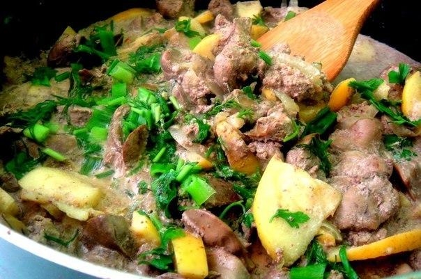 Рецепт: Куриная печень с яблоками. Рецепт: Куриная печень с яблоками.