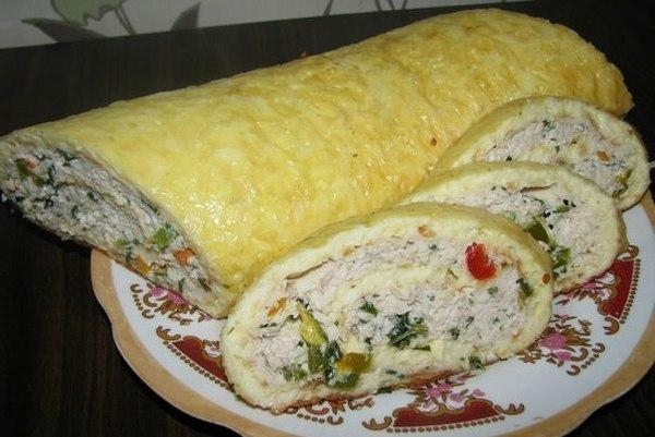 Рецепт: Сырно яичный рулет с куриным фаршем. Рецепт: Сырно яичный рулет с куриным фаршем.