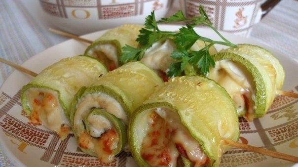 Рецепт: Суперские рулетики из кабачков с куриным мясом