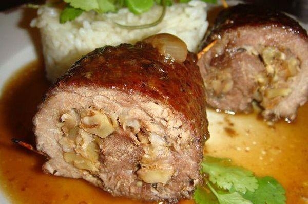 Рецепт: Мясные рулетики с грецкими орехами
