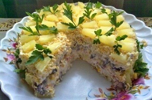 Рецепт: Торт-салат &laquo;Чудо-слойка&raquo;