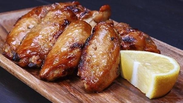 Рецепт: Куриные крылышки, запеченные в лимонном сиропе