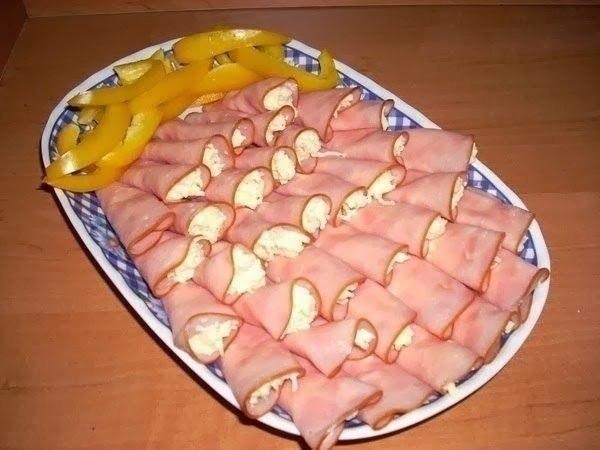 Рецепт: Рулетики из ветчины с сыром и чесноком Рецепт: Рулетики из ветчины с сыром и чесноком