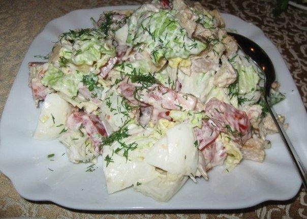 Рецепт: Салат с пекинской капустой, курицей и сухариками Рецепт: Салат с пекинской капустой, курицей и сухариками