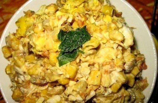 Рецепт: Салат с кукурузой и грибами Рецепт: Салат с кукурузой и грибами