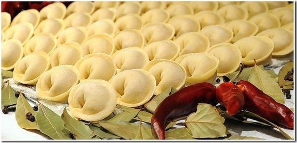 Рецепт: вкуснейшего теста для сибирских пельменей. Рецепт: вкуснейшего теста для сибирских пельменей.