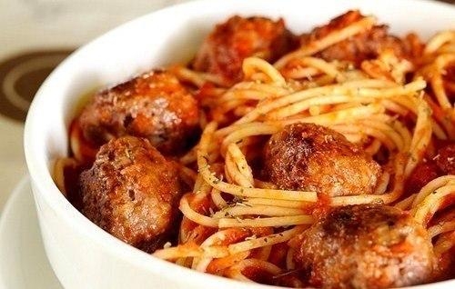 Рецепт: Спагетти с мясными шариками в томатном соусе Рецепт: Спагетти с мясными шариками в томатном соусе