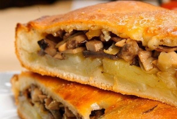 Рецепт: Слоёный пирог с грибами и картофелем Рецепт: Слоёный пирог с грибами и картофелем