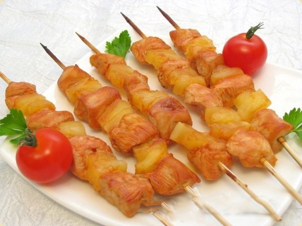 Рецепт: Шашлык в духовке из курицы и ананаса Рецепт: Шашлык в духовке из курицы и ананаса