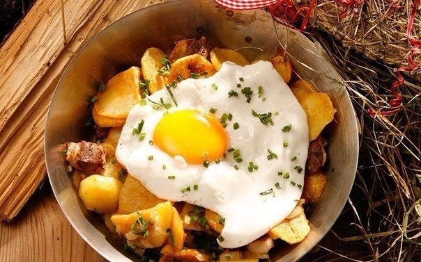 Рецепт: Тирольское жаркое (Tiroler Gröstl) Рецепт: Тирольское жаркое (Tiroler Gröstl)