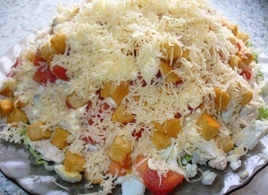 Рецепт: Салат с курицей, сыром и сухариками Рецепт: Салат с курицей, сыром и сухариками