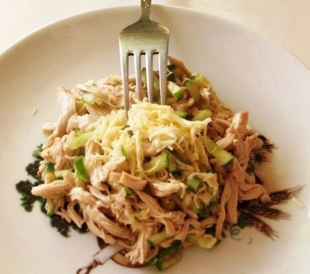 Рецепт: Простой салат с курицей и огурцами. Рецепт: Простой салат с курицей и огурцами.