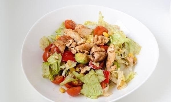 Рецепт: Салат с лимонной курицей и авокадо