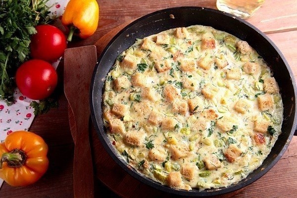 Рецепт: Яичница с кабачками и хлебом Рецепт: Яичница с кабачками и хлебом