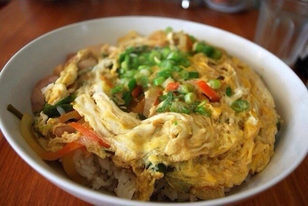 Рецепт: Оякодон (японский омлет с рисом и курицей) Рецепт: Оякодон (японский омлет с рисом и курицей)