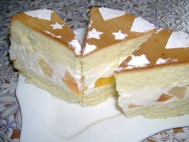 Рецепт: Бисквит с творожным кремом и консервированными фруктами Рецепт: Бисквит с творожным кремом и консервированными фруктами