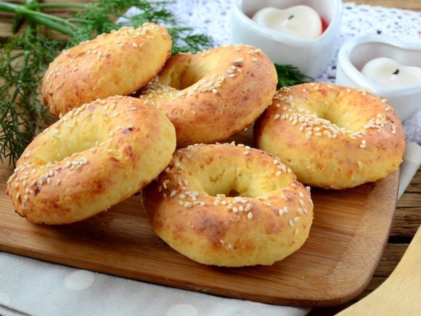 Вкусные творожные бублики с сыром !