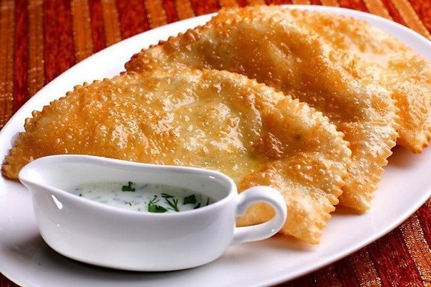 Чебуреки из слоеного теста &mdash; это самые вкусные чебуреки, которые мне когда либо приходилось есть. Ве