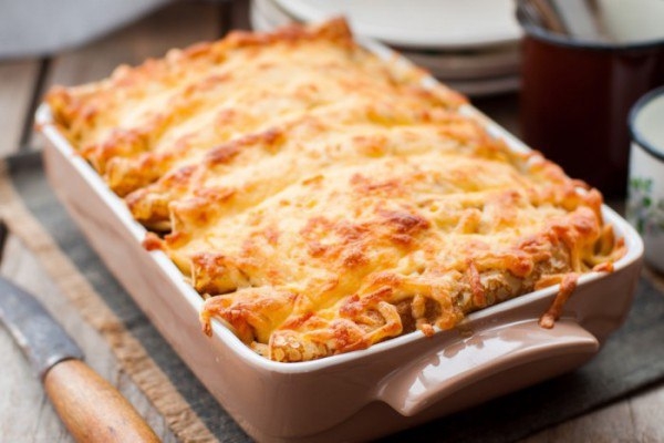 линная запеканка с сыром и ветчиной линная запеканка с сыром и ветчиной