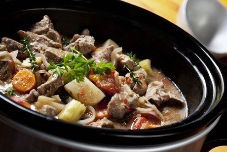 Жаркое из куриных сердец с овощами и пивом. Жаркое из куриных сердец с овощами и пивом.