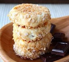 Сырники из творога и овсяных хлопьев Сырники из творога и овсяных хлопьев