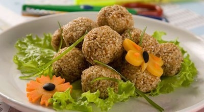 Куриные шарики с кунжутом