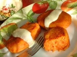 Морковные котлетки с соусом