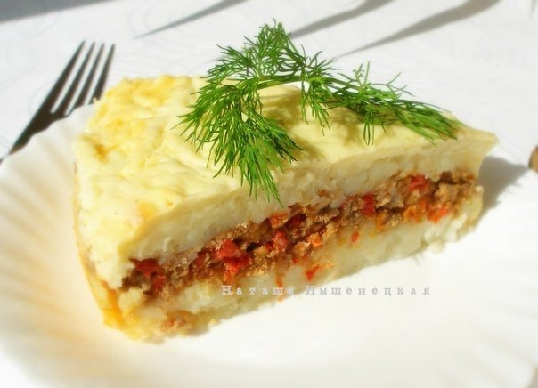 Картофельная запеканка с мясом и соусом Бешамель.