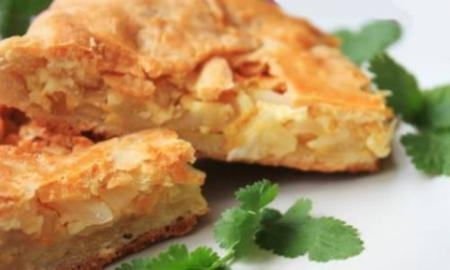 Шарлотка на кефире &ndash; необычайно вкусный пирог!