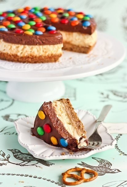 Шоколадный мусс соленые крендельки M&Ms = Чизкейк Шоколадный мусс соленые крендельки M&Ms = Чизкейк