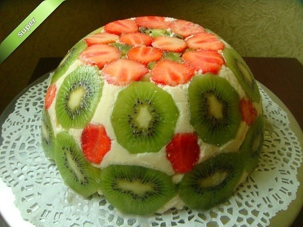 Лёгкий летний торт с клубникой и киви